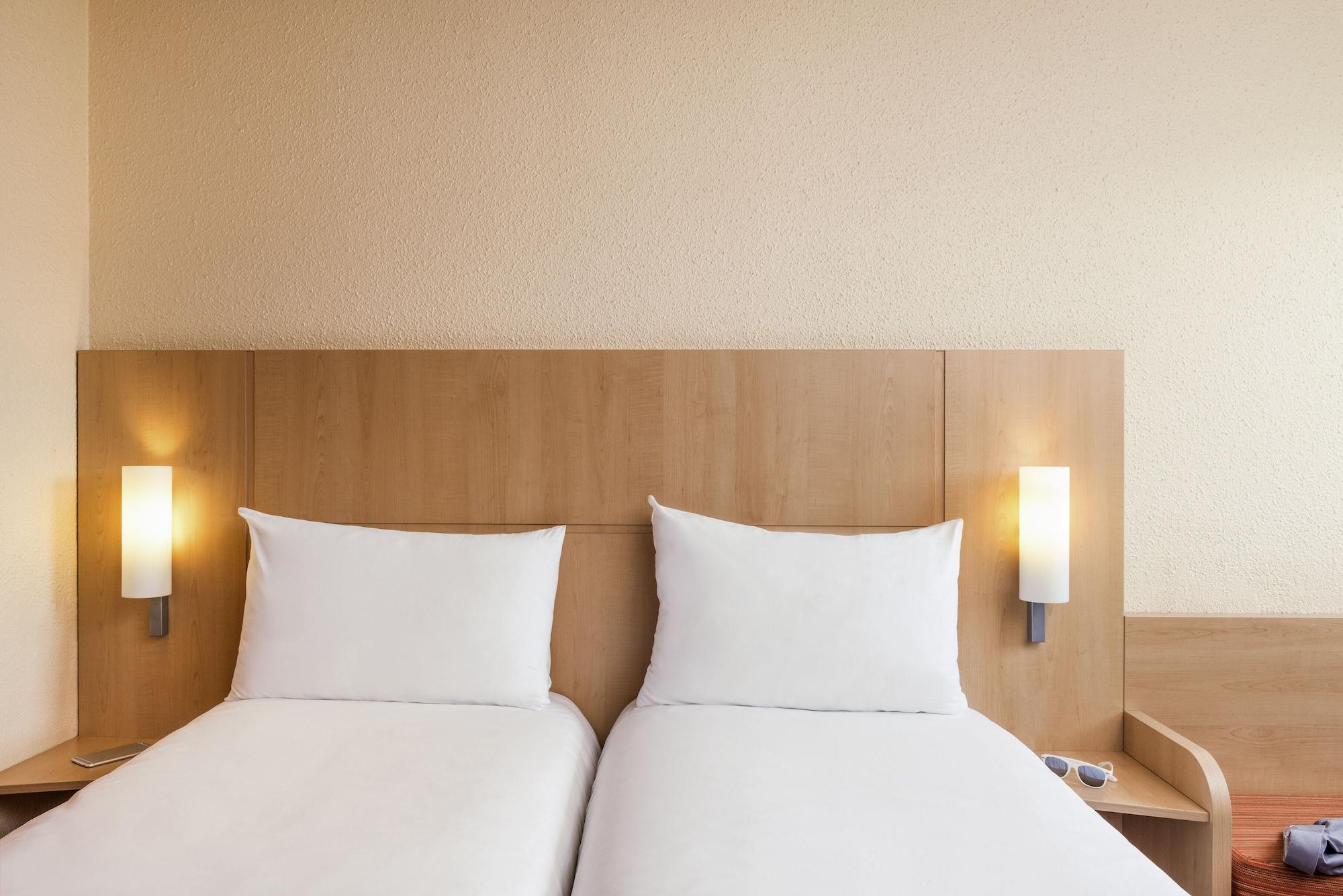 ไอบิส เซอร์กี-ปงตวส เลอ ปอร์ Hotel Cergy-Pontoise ภายนอก รูปภาพ