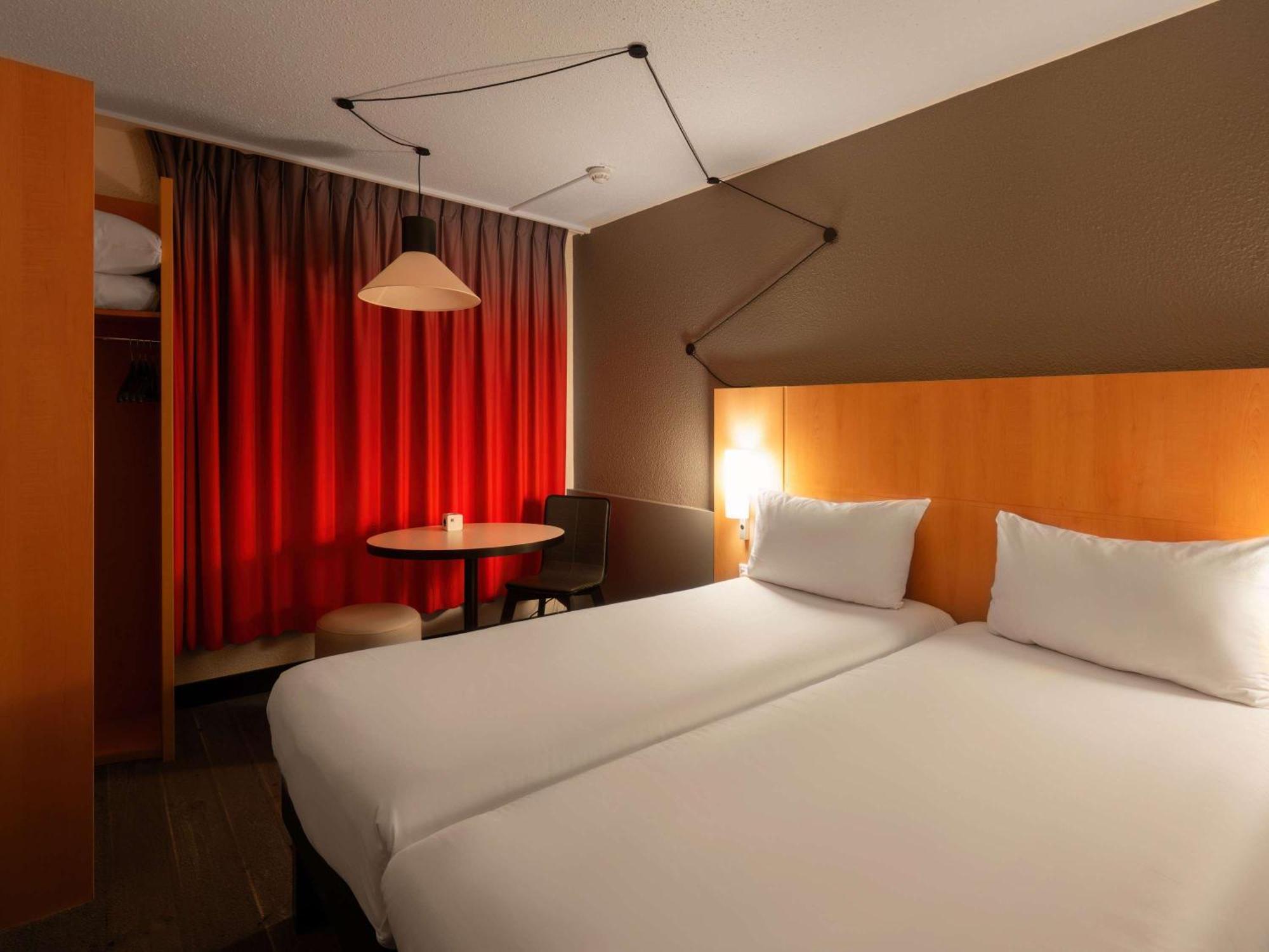 ไอบิส เซอร์กี-ปงตวส เลอ ปอร์ Hotel Cergy-Pontoise ภายนอก รูปภาพ