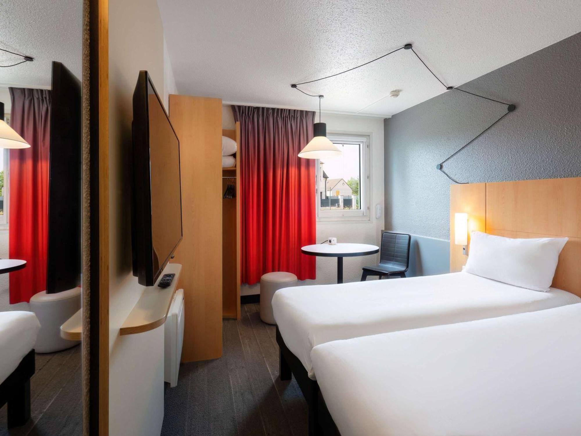 ไอบิส เซอร์กี-ปงตวส เลอ ปอร์ Hotel Cergy-Pontoise ภายนอก รูปภาพ