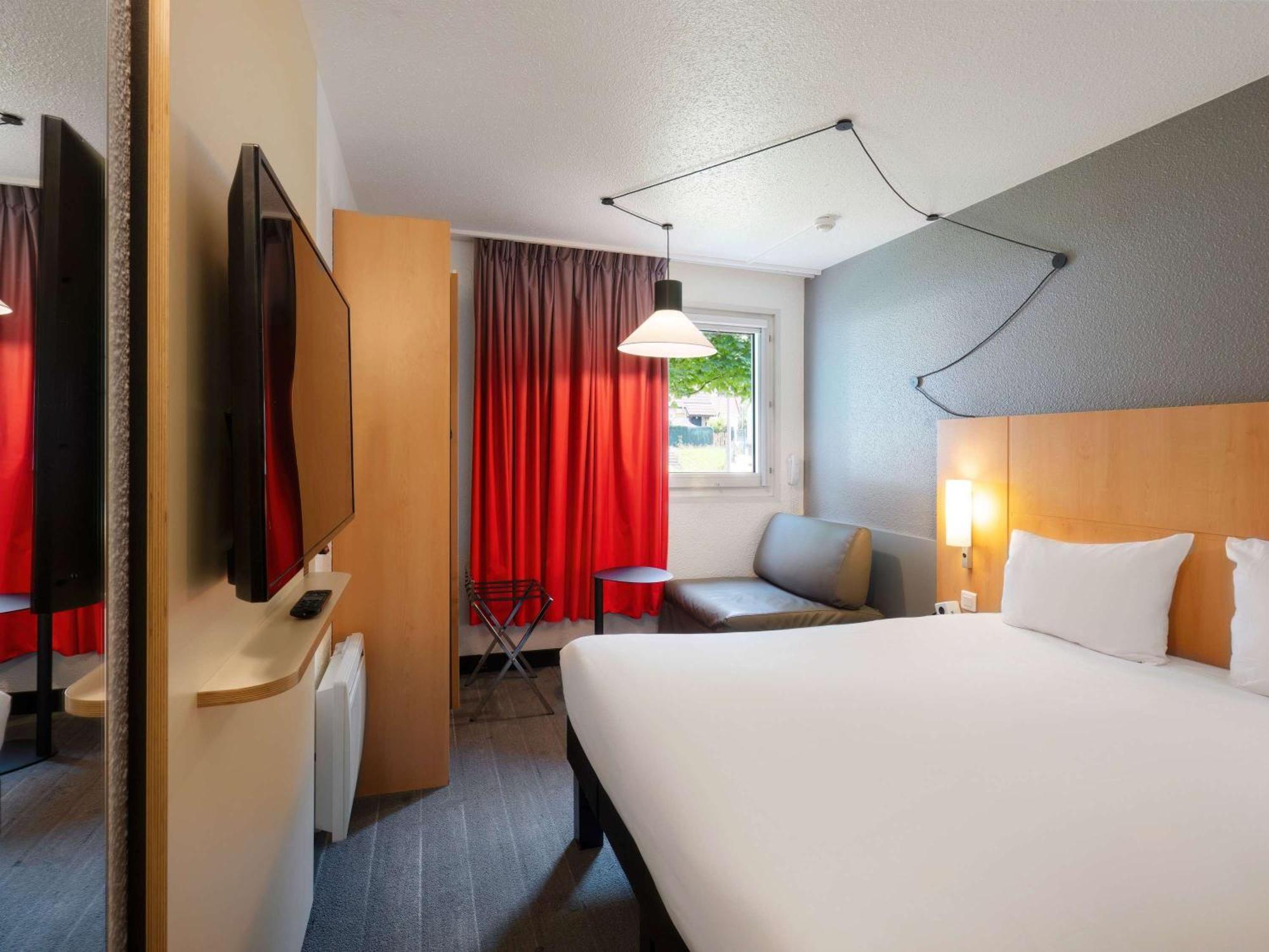ไอบิส เซอร์กี-ปงตวส เลอ ปอร์ Hotel Cergy-Pontoise ภายนอก รูปภาพ