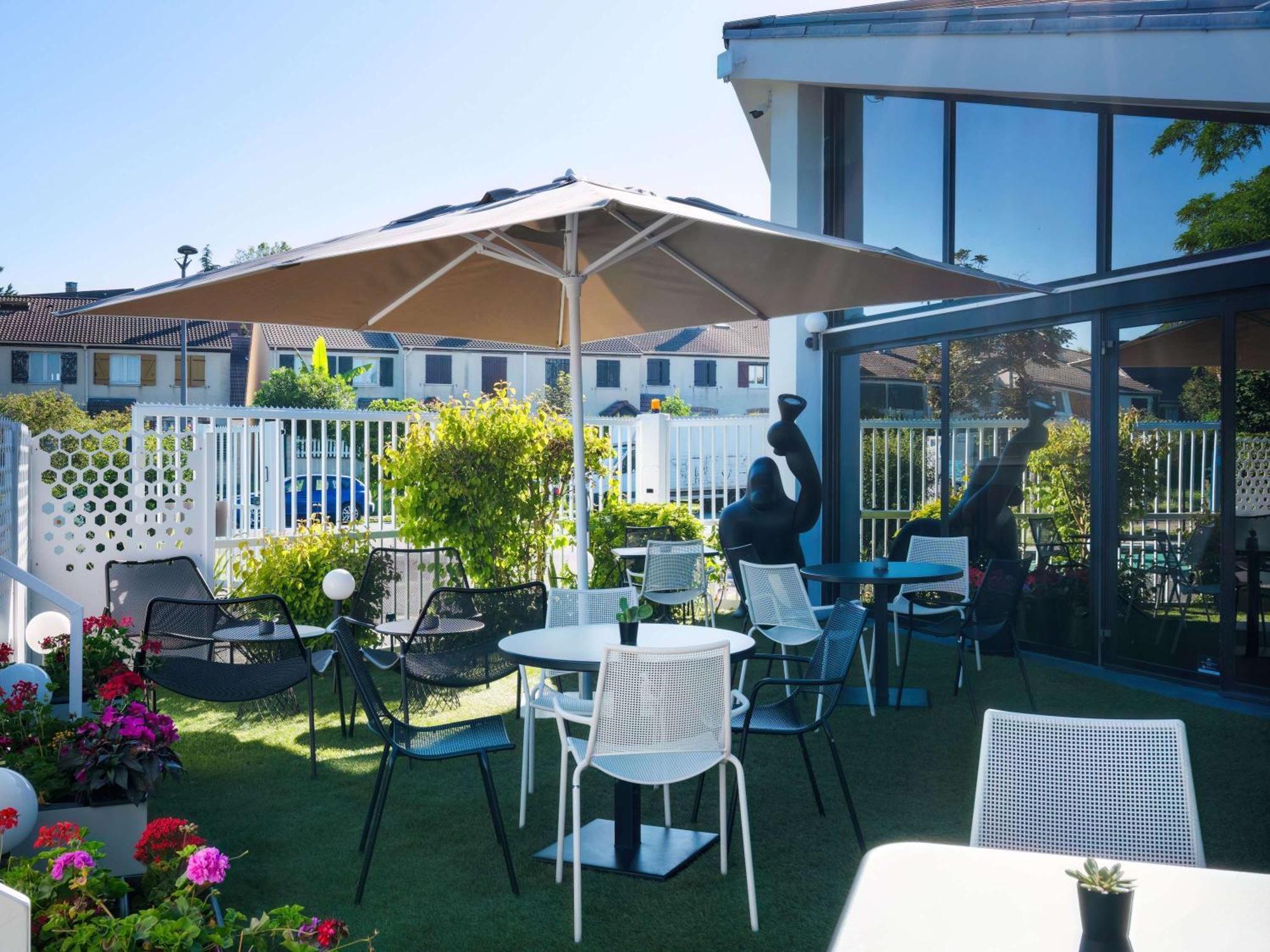 ไอบิส เซอร์กี-ปงตวส เลอ ปอร์ Hotel Cergy-Pontoise ภายนอก รูปภาพ
