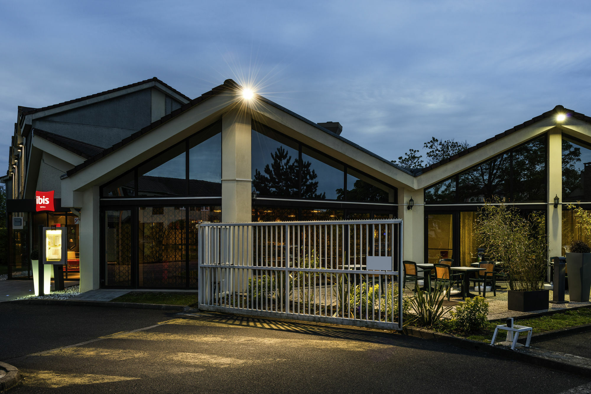 ไอบิส เซอร์กี-ปงตวส เลอ ปอร์ Hotel Cergy-Pontoise ภายนอก รูปภาพ
