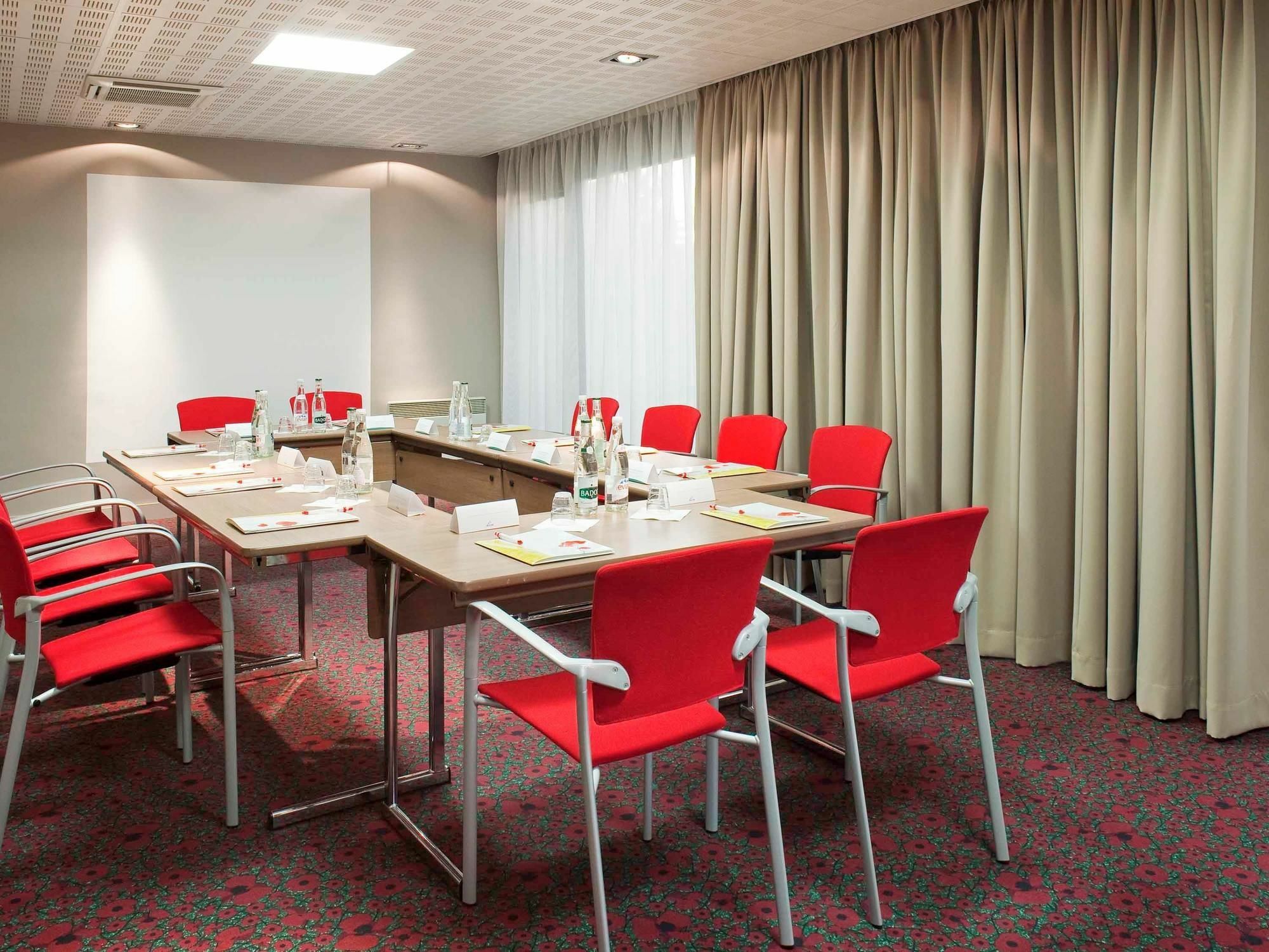 ไอบิส เซอร์กี-ปงตวส เลอ ปอร์ Hotel Cergy-Pontoise ภายนอก รูปภาพ